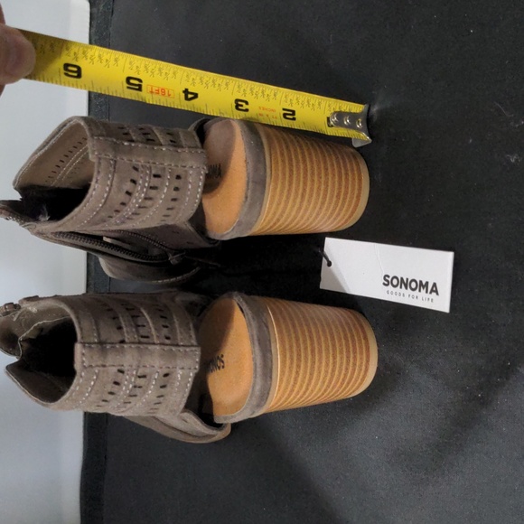 Never worn Sonoma healed peep toe zip up booties size 7 1/2 - Picture 5 of 7